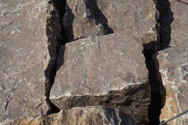 Black Guillotine Limestone Ashlar - Image 3